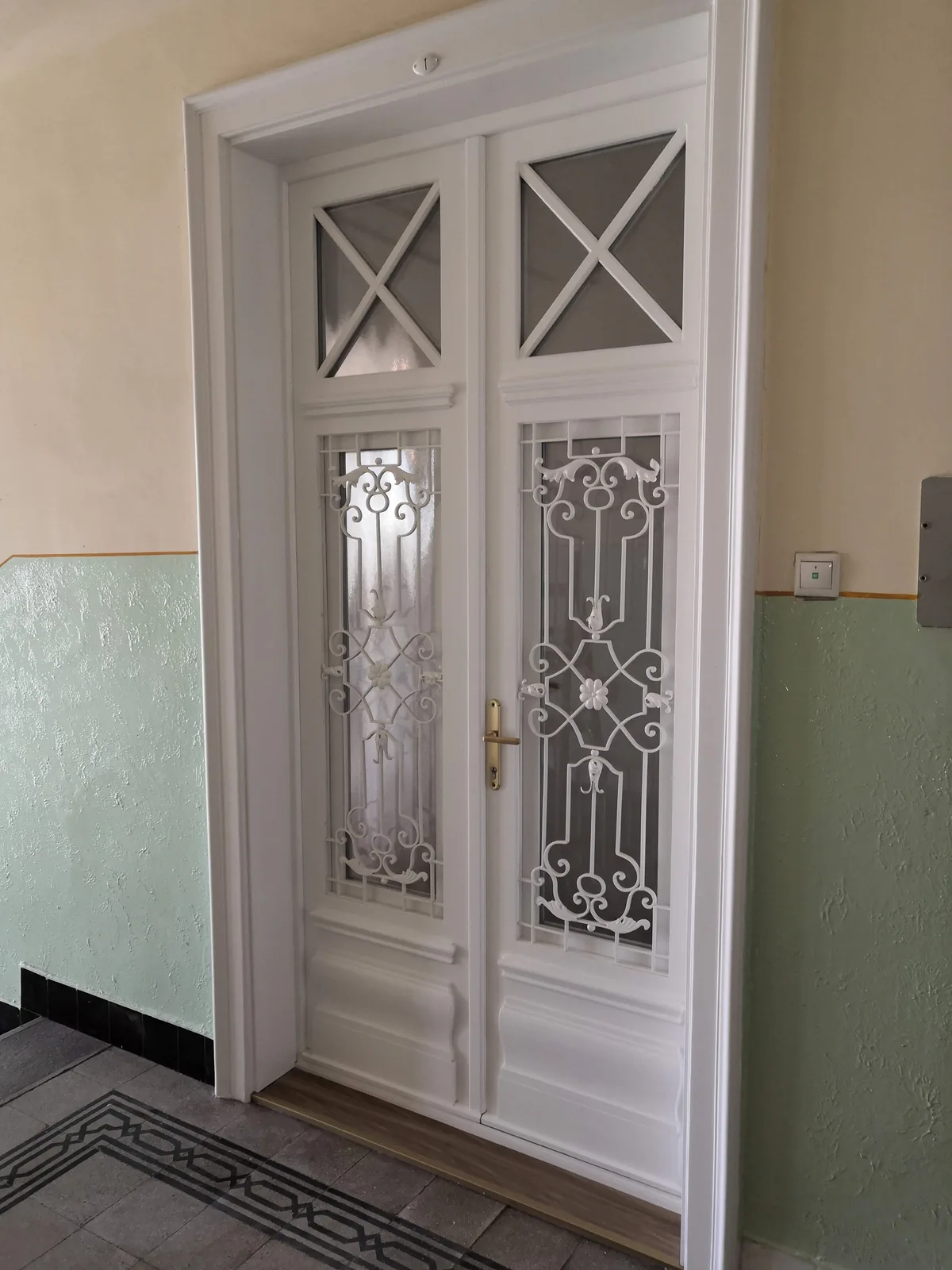 Egyedi bejárati ajtók